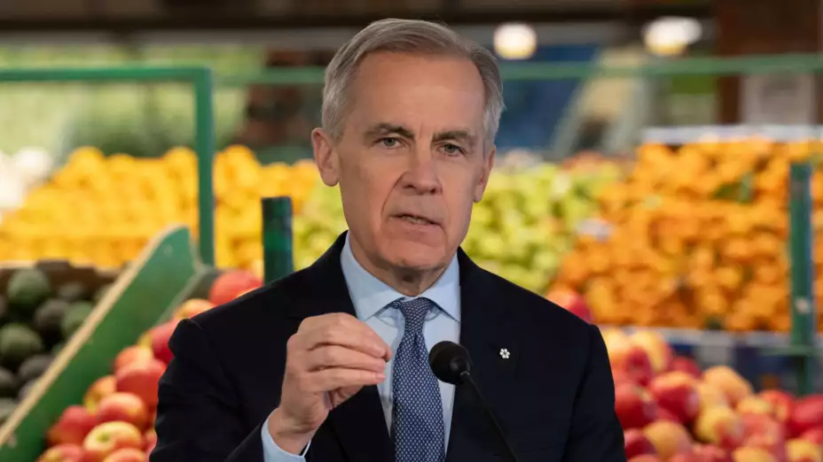 Mark Carney durante un acto en un supermercado de Ottawa