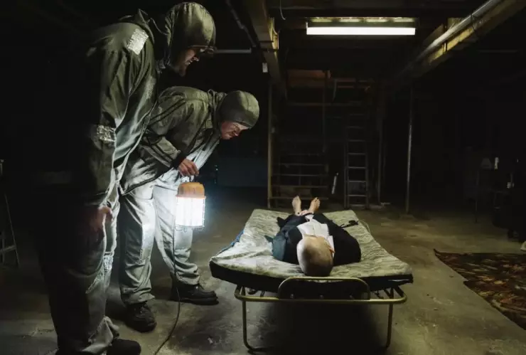 BUGONIA AIDAN DELBIS EMMA STONE JESSE PLEMONS