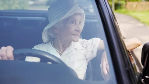 97 años licencia de conducir