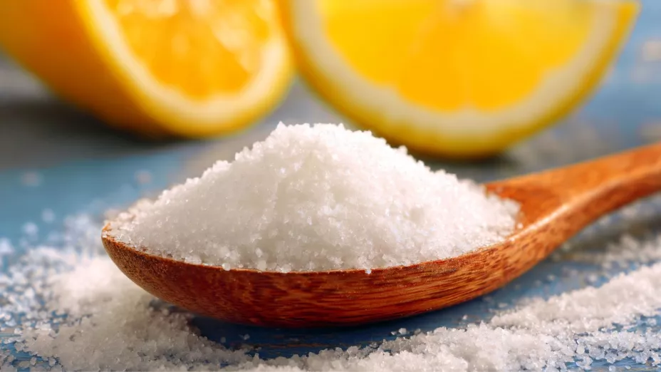 El bicarbonato es perfecto para sacar el mal olor del refrigerador.