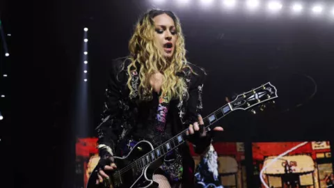 fan demanda a madonna por pornografia