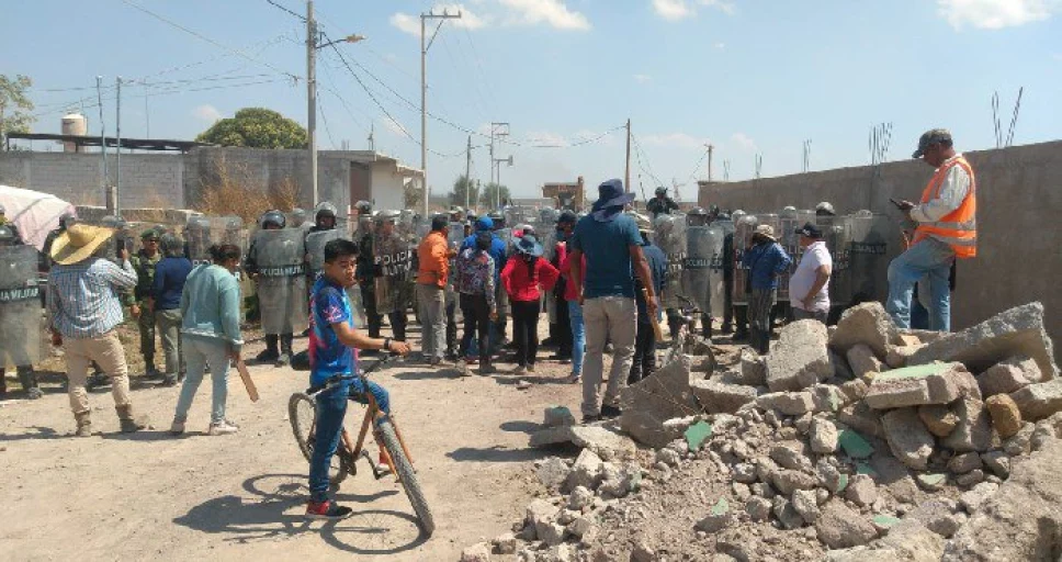 Pobladores y militares se enfrentan en inmediaciones del AIFA