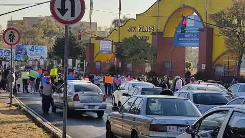 Manifestantes bloquean la Picacho Ajusco en ambos sentidos por falta de agua