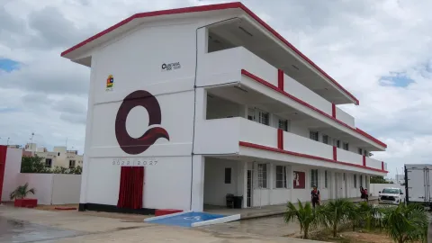 Se hizo una entrega simultánea de trabajos de construcción, rehabilitación y equipamiento ejecutados por el IFEQROO.