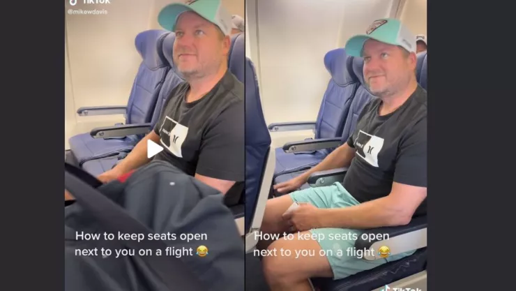 Hombre evita que se sientes con él en el avión 