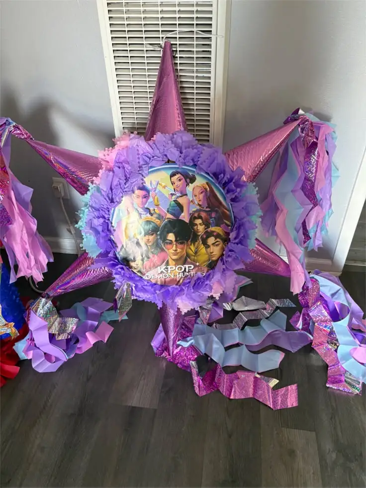 4 diseños de piñatas caseras de KPop Demon Hunters para celebrar los cumpleaños de los niños