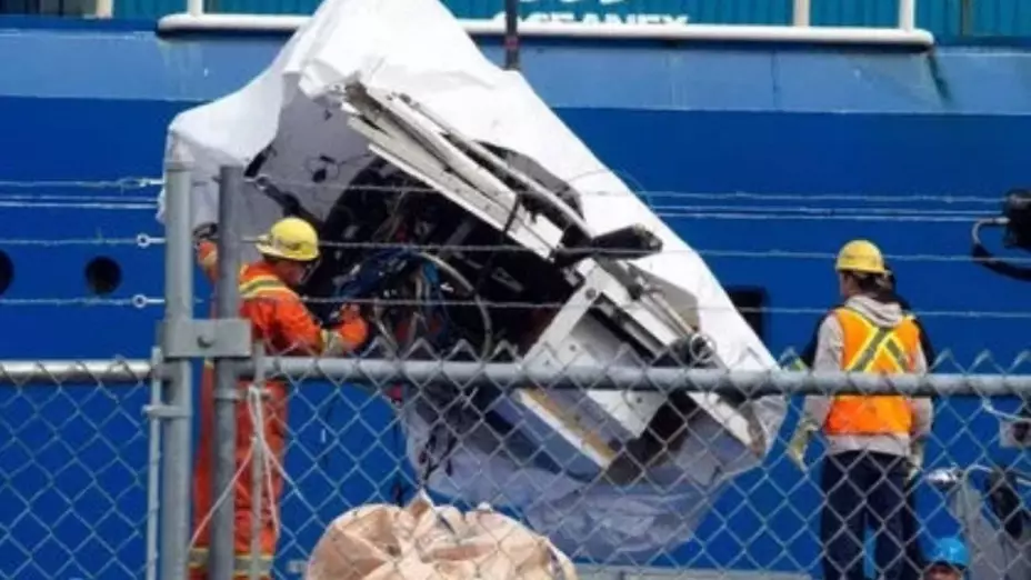 Fotos_ Hallan posibles restos humanos entre los escombros del submarino Titán