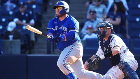 Kirk se estrena con los Azulejos de Toronto en la MLB