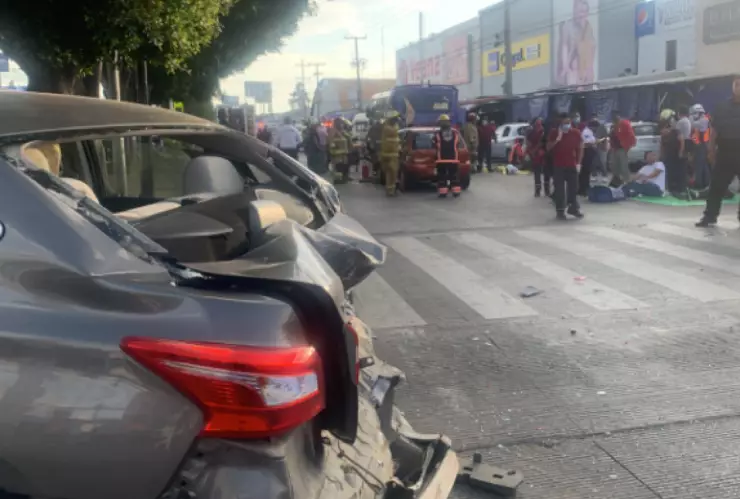 Auto afectado por la carambola