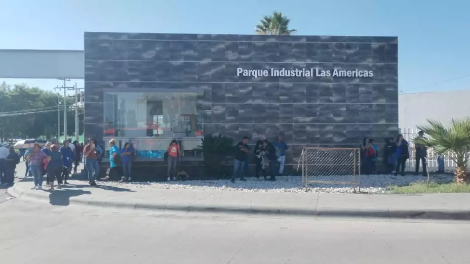 Choferes de maquiladoras se manifiestan en el Complejo Industrial Américas