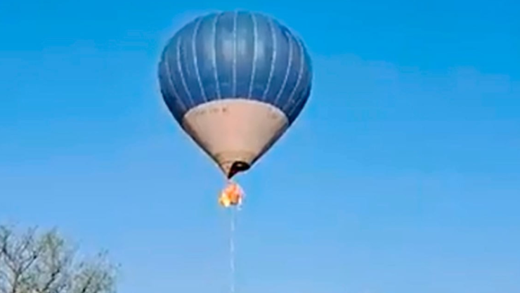 Un globo aerostático se desplomó y se incendió en la zona de Teotihuacán