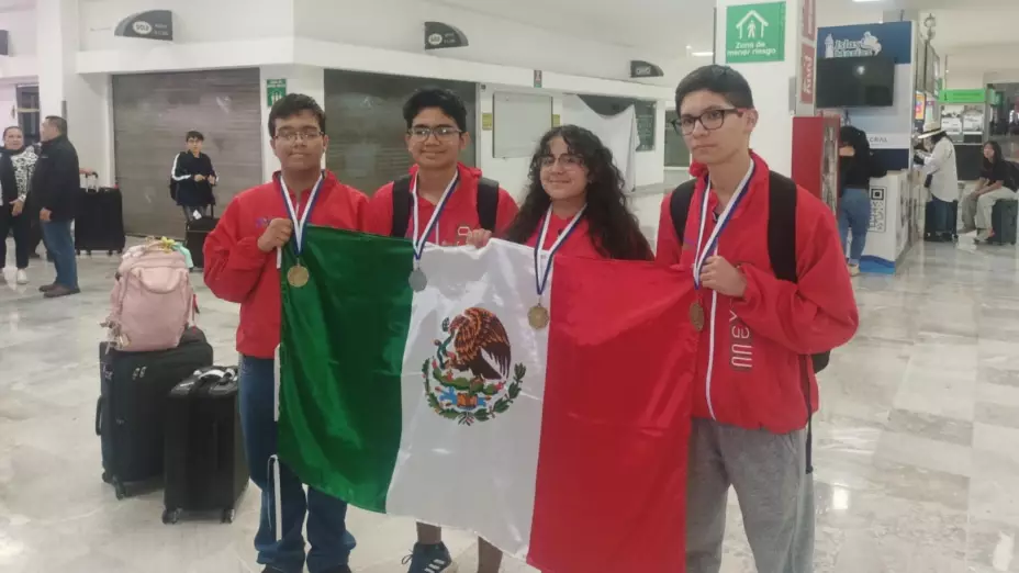Regresan los representantes de México en la Olimpiada de Matemáticas
