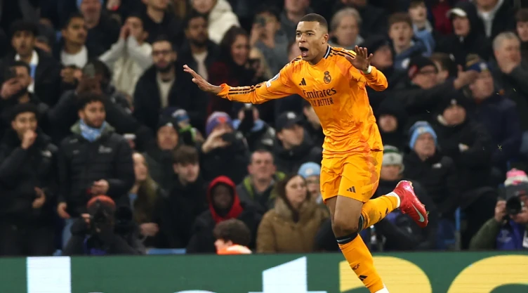 Mbappé festeja su gol
