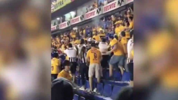 Pelea aficionados de Tigres