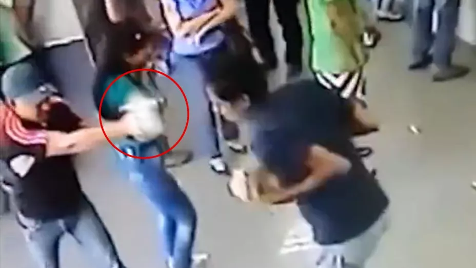 Hombre mata a ladrón en un banco