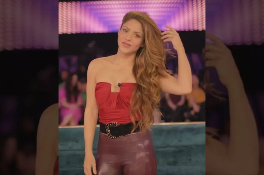Shakira selfie (5).jpg