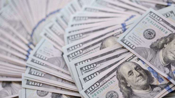 Pila de billetes de 100 dólares