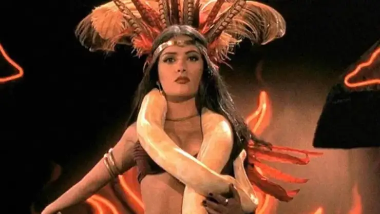 salma-hayek-revive-sensual-baile-piton-cumpleanos-tarantino.jpg