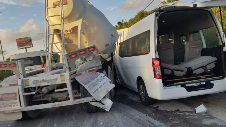 Se registró un fuerte accidente en la carretera Cancún-Puerto Morelos