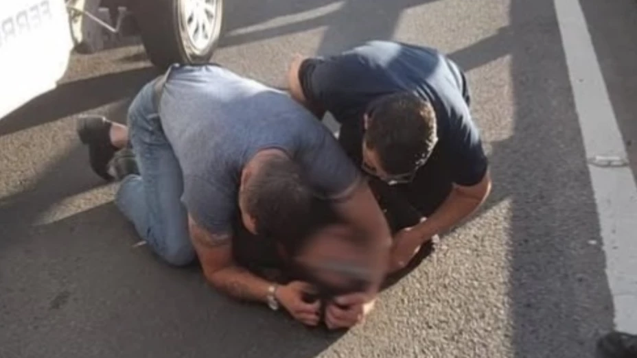 Salvan a mujer de caer