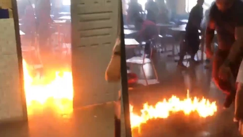 Alumno de 12 años prendió fuego a su salón de clases.jpg