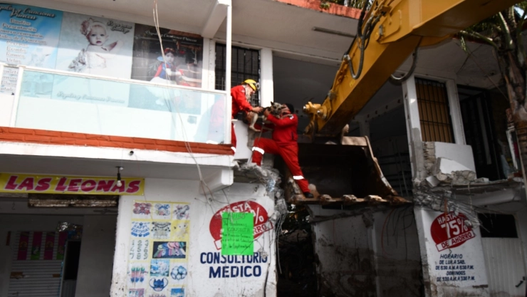 UBRK9 y canes rescatistas_ héroes en la tragedia de Jilotzingo