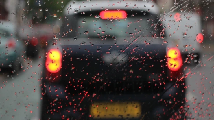 manejar un auto temporada de lluvias tips