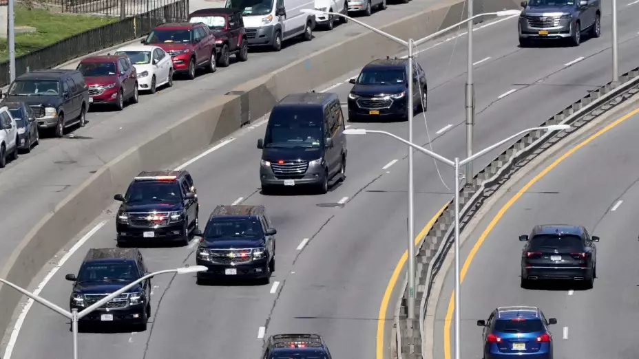 Donald Trump parte rumbo a la corte en Manhattan