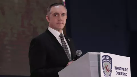 Adrián Rubalcava notifica permiso