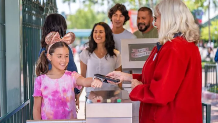 La MagicBand+ debutará en Disneyland Resort para vivir la magia.