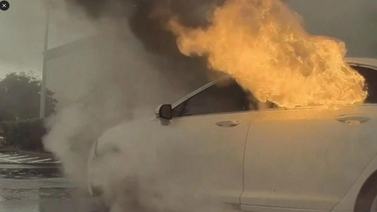 auto incendio florida moore niños