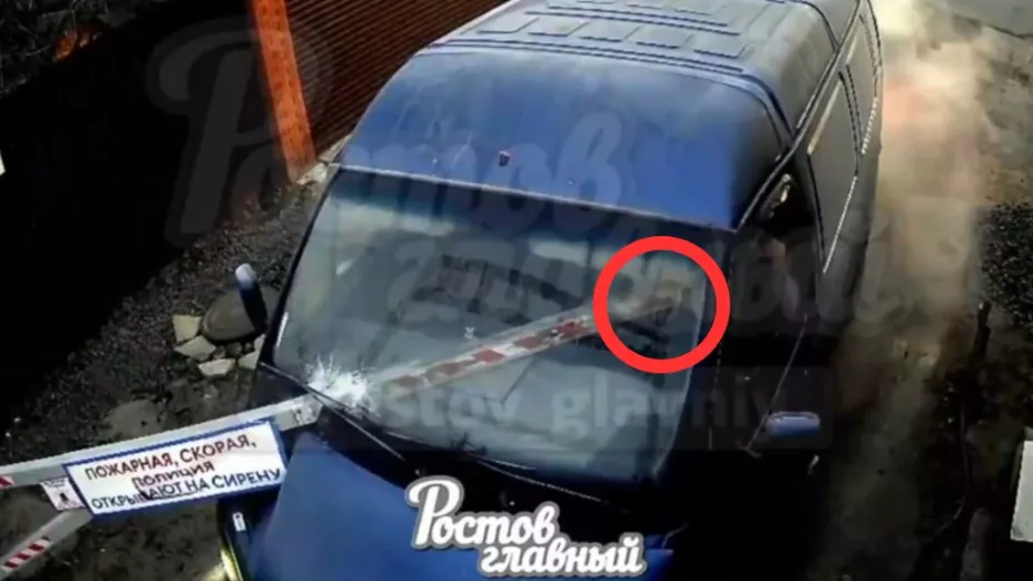 Hombre atravesado por una barra