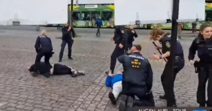 ataque-con-cuchillo-en-alemania-apuñalan-cuello-crítico-del-slam-policia-video
