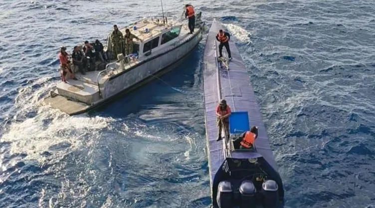Marina intercepta semisumergible en Colima con 4 toneladas de cocaína