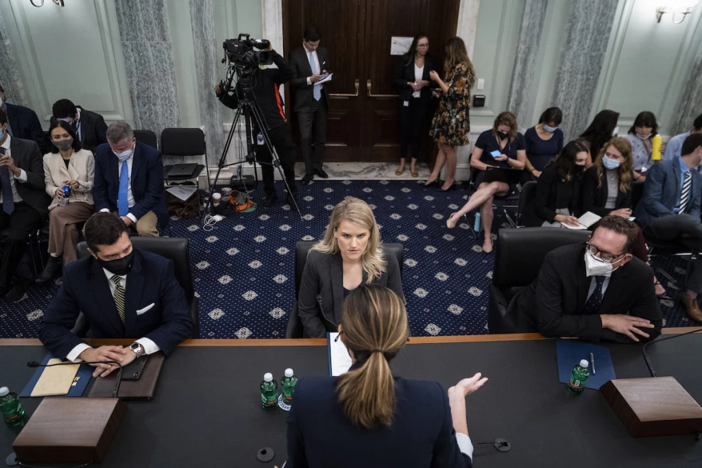 frances haugen en el senado audiencia