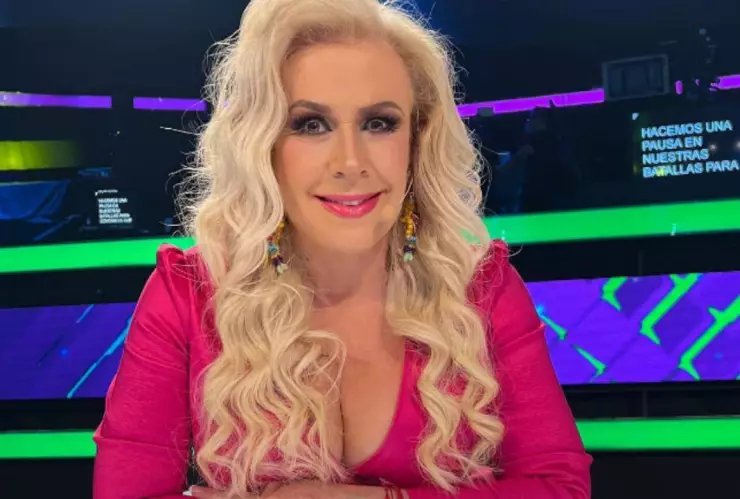 Laura Zapata presume sus 66 años al natural y las redes se impactan
