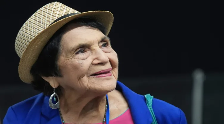 DOLORES HUERTA DECESO