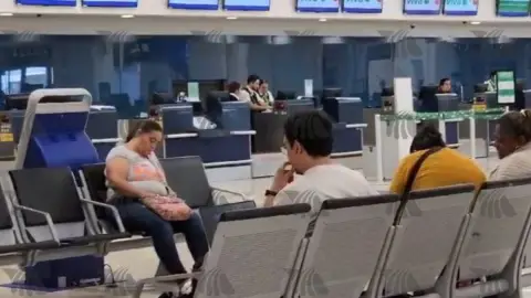 Aeropuerto de Mérida con AFECTACIONES en vuelos tras falla informática internacional