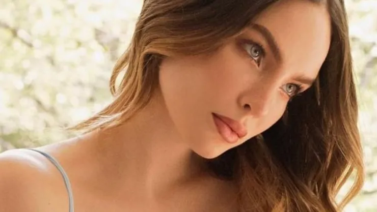 Belinda luce un rostro irreconocible en FOTO junto a Christian Nodal.
