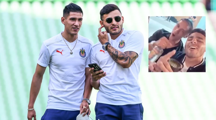 alexis vega y Uriel Antuna jugando con las Chivas en la Liga MX