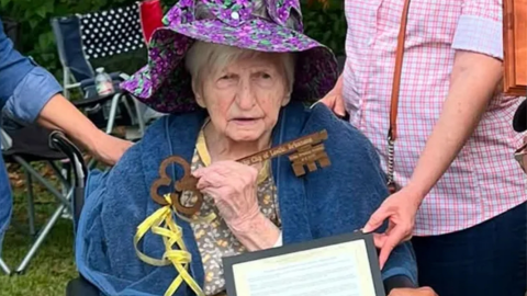 Muere Violet Hensley a los 109 años quién fue la leyenda del violín y la música country
