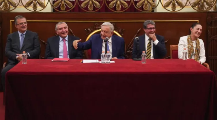 AMLO da la razón del encuentro con corcholatas en el Centro Histórico