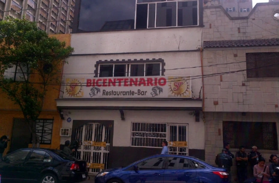 Gabriela asistió al bar Heaven ubicado en la calle Lancaster, donde una amiga, que salió antes de los hechos, le tomó una fotografía