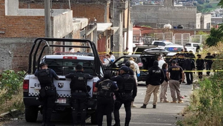 Michoacán: Hombre amenaza con explosivo, atropella a policías y muere abatido