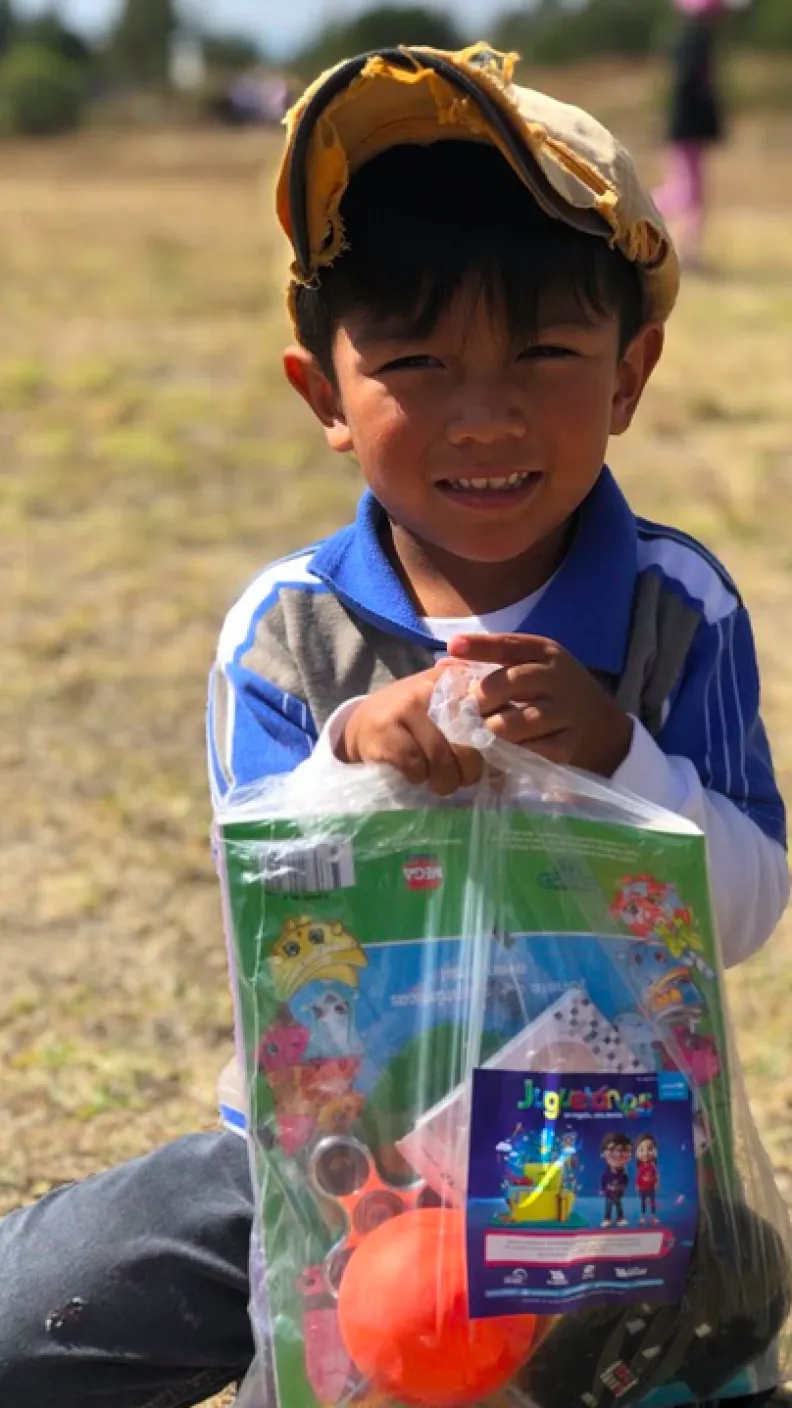 Entrega de juguetes en Xalostoc, Tlaxcala