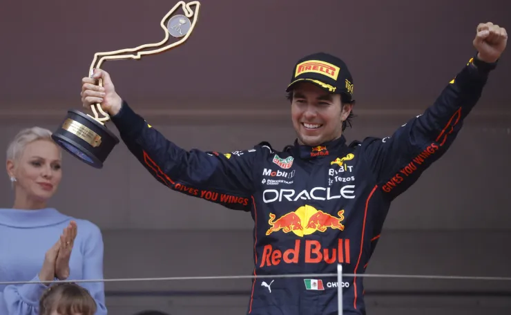 Celebración de Checo Pérez al ganar el Gran Premio de Mónaco de Fórmula 1