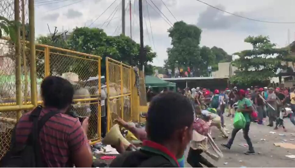 Reportan enfrentamiento de migrantes en la frontera de Guatemala con México