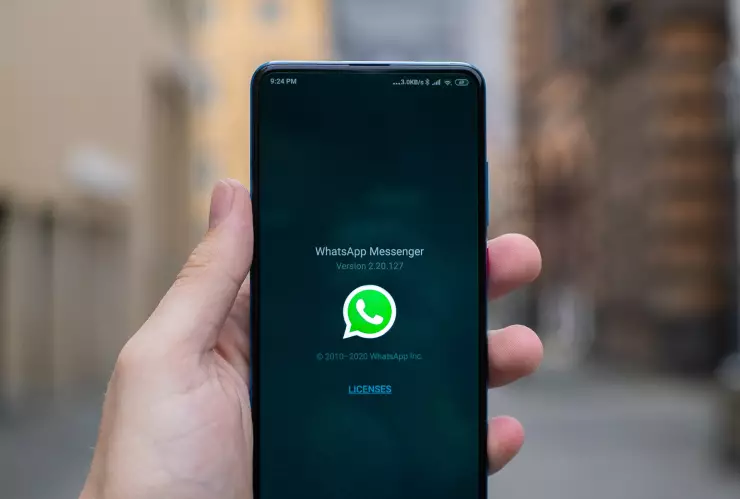 ¿Cómo puedo recuperar archivos de WhatsApp en celulares que ya no prenden?