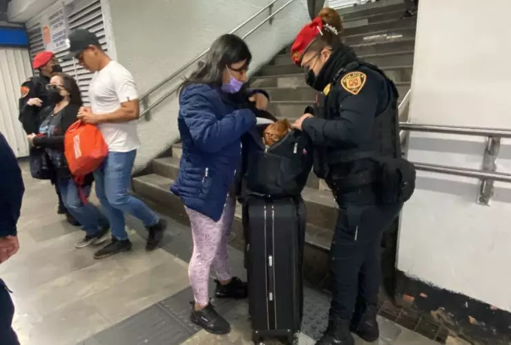 ¿Puedo ingresar equipaje al Metro de la Ciudad de México?