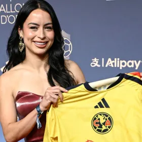 scarlett camberos balon de oro.jpg